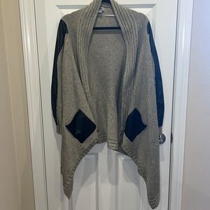 YairaWoman’s sweater | Size: Large